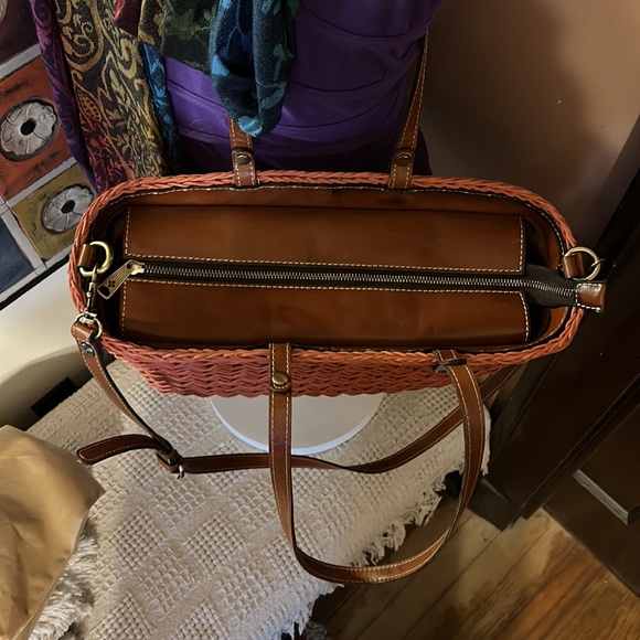 Like new Just in time for warmer weather, the Talara Tote - Picture 3 of 7